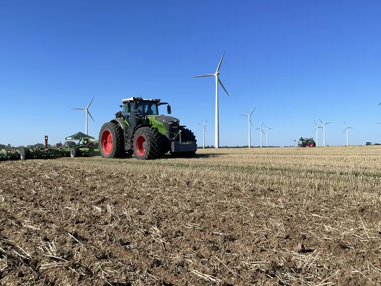 Les Fendt 1000 Gen 4 se distinguent par leur nouvelle casquette de toit.