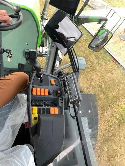 <em class="placeholder">Accoudoir du pulvérisateur automoteur Laser de Tecnoma</em>