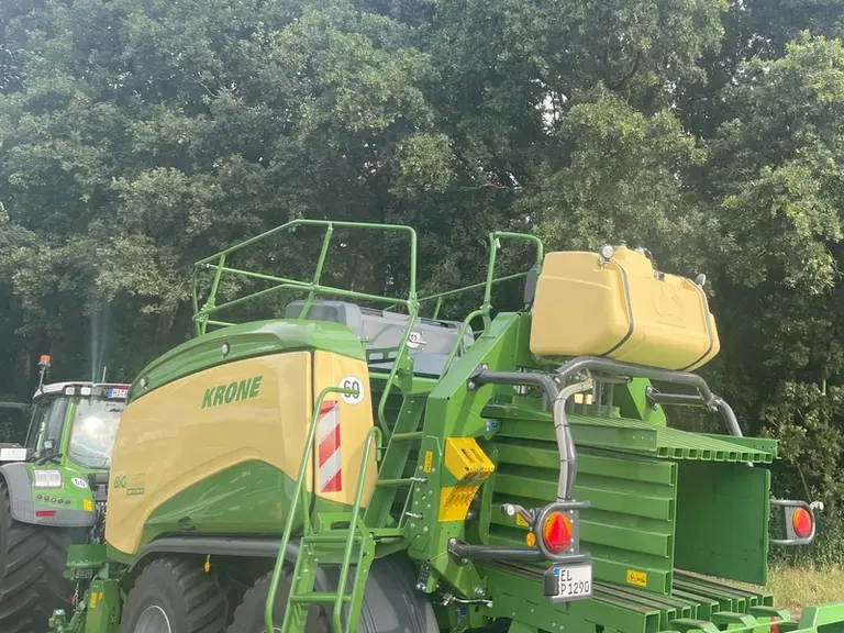 <em class="placeholder">Cuve pour l'additif à ensilage de la presse haute densité Krone Big Pack HDP II 1290</em>