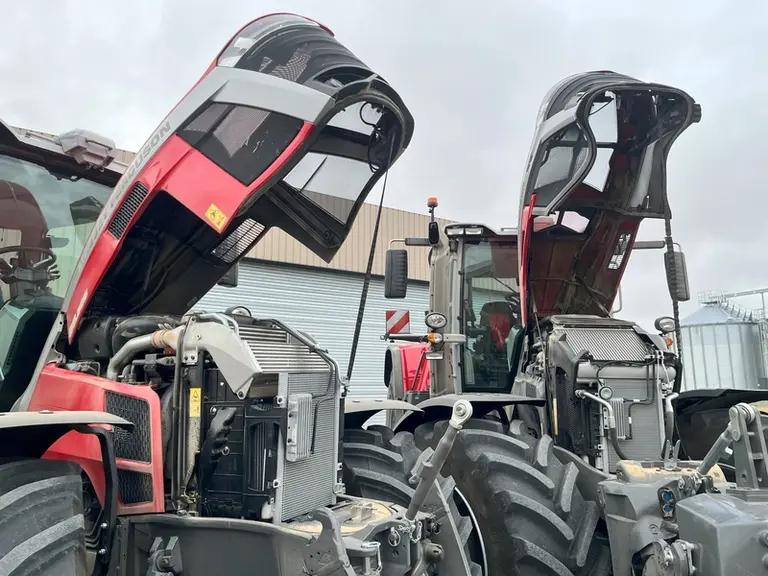 <em class="placeholder">tracteurs Massey Ferguson MF 8S.305 et MF 9S.310</em>
