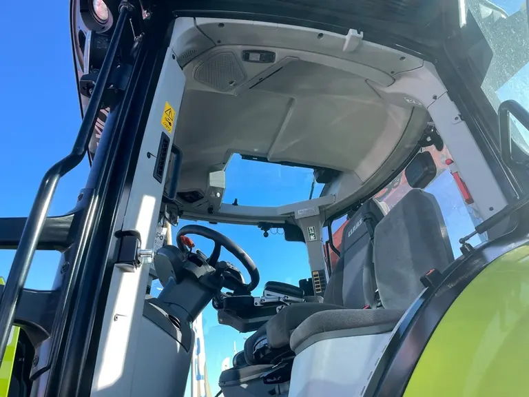 <em class="placeholder">Cabine Claas avec toit panoramique.</em>
