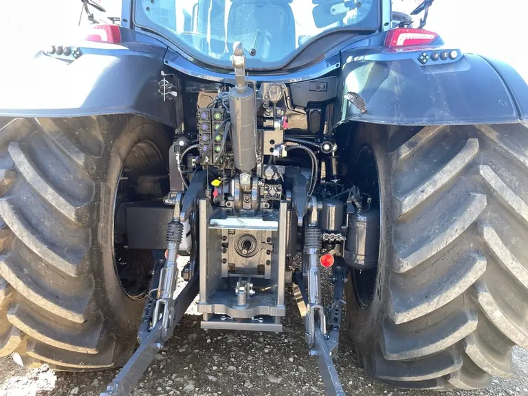<em class="placeholder">Relevage arrière Valtra N175</em>