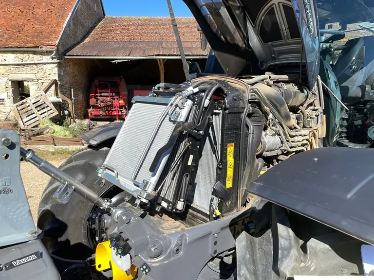 <em class="placeholder">Moteur tracteur Valtra N175 Versu.</em>