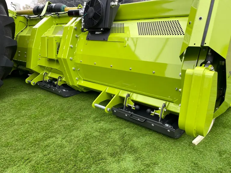 <em class="placeholder">Patins pour le suivi du sol de la coupe Claas Direct Disc 8400</em>