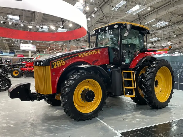 <em class="placeholder">Tracteurs Versatile MFWD</em>