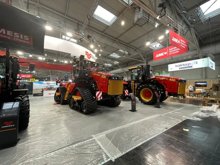 <em class="placeholder">Tracteurs Versatile 4WD et Deltatrack</em>