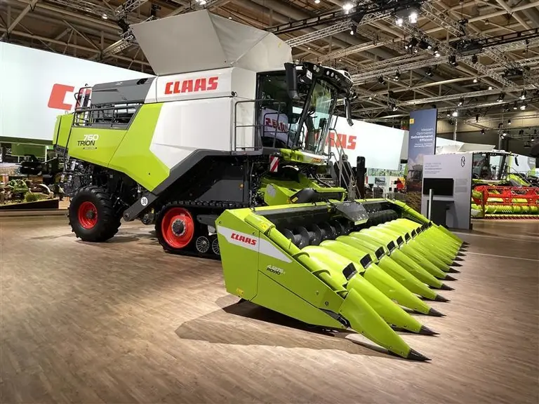 <em class="placeholder">Moissonneuse-batteuse Claas Trion 760 à l'Agritechnica 2025</em>