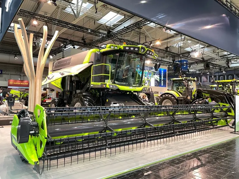 <em class="placeholder">Moissonneuse-batteuse Zoomlion à Agritechnica 2025</em>