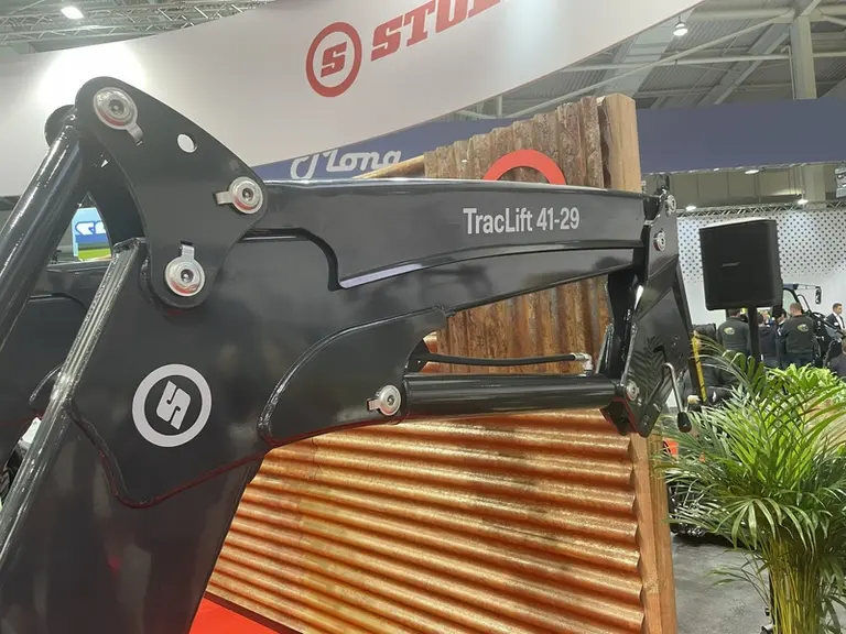 <em class="placeholder">Bielle de parallélogramme supérieures de chargeur frontal TracLift au salon Agritechnica 2025</em>