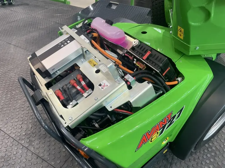 <em class="placeholder">Batterie lithium-ion du valet de ferme électrique Avant e727 au salon allemand Agritechnica</em>