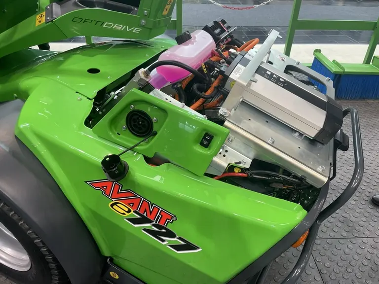 <em class="placeholder">Prise de recharge du valet de ferme électrique Avant e727 au salon allemand Agritechnica</em>