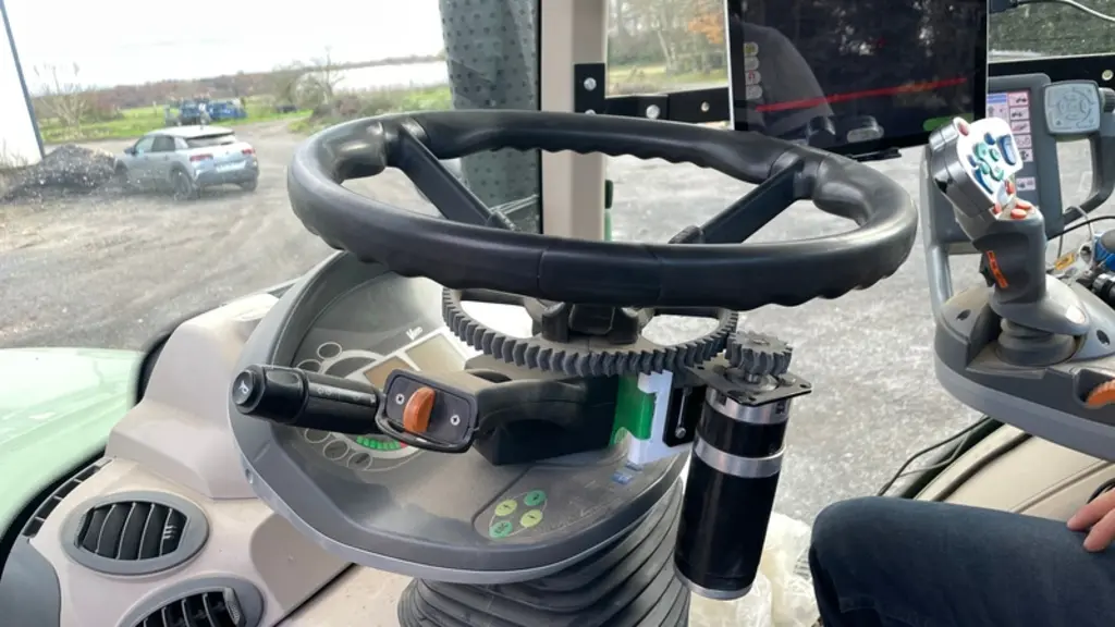 <em class="placeholder">Couronne dentée sur le volant du tracteur.</em>