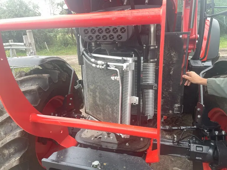 <em class="placeholder">Bloc de refroidissement et radiateurs du tracteur Kioti HX1402</em>