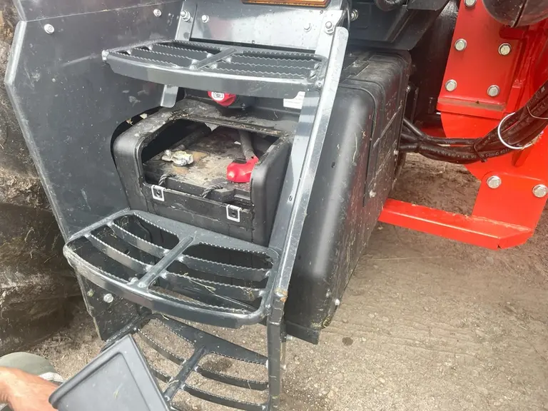 <em class="placeholder">Batterie et coupe-batterie du tracteur Kioti HX1402</em>