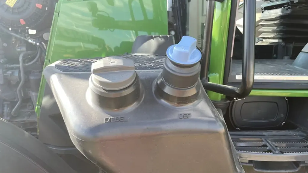 <em class="placeholder">Réservoir d'AdBlue sur tracteur Fendt.</em>