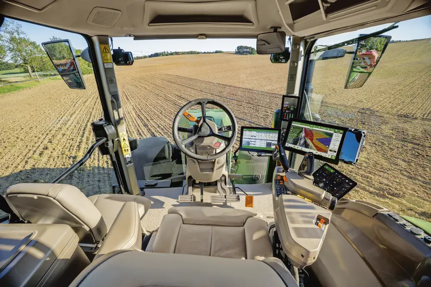 Cabine John Deere CommandView 4 avec accoudoir CommandARM sur tracteur 8R