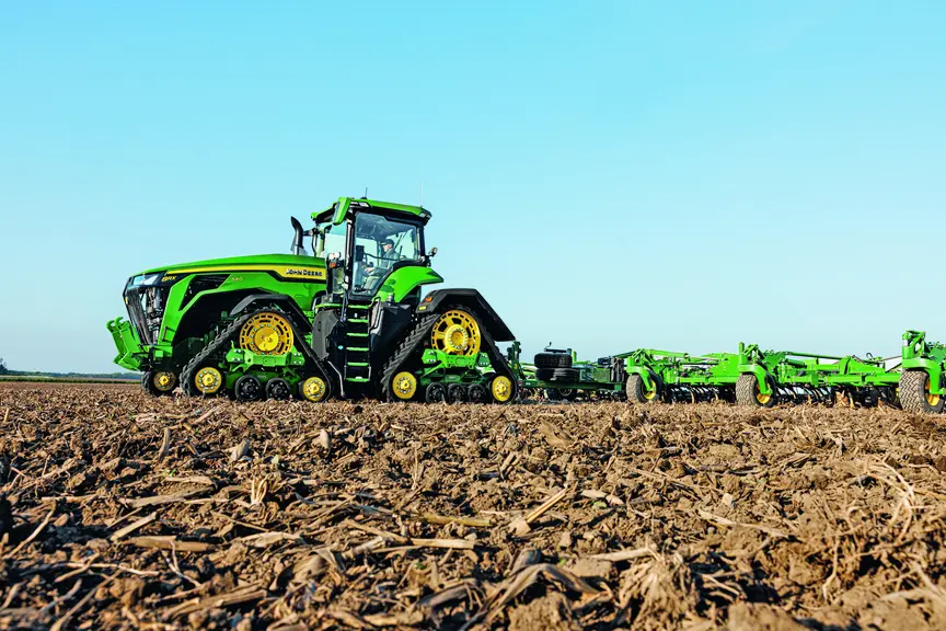 Tracteur John Deere 8R540 au travail du sol