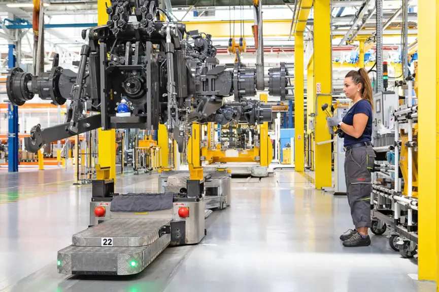 <em class="placeholder"> usine de tracteurs Claas Le Mans</em>