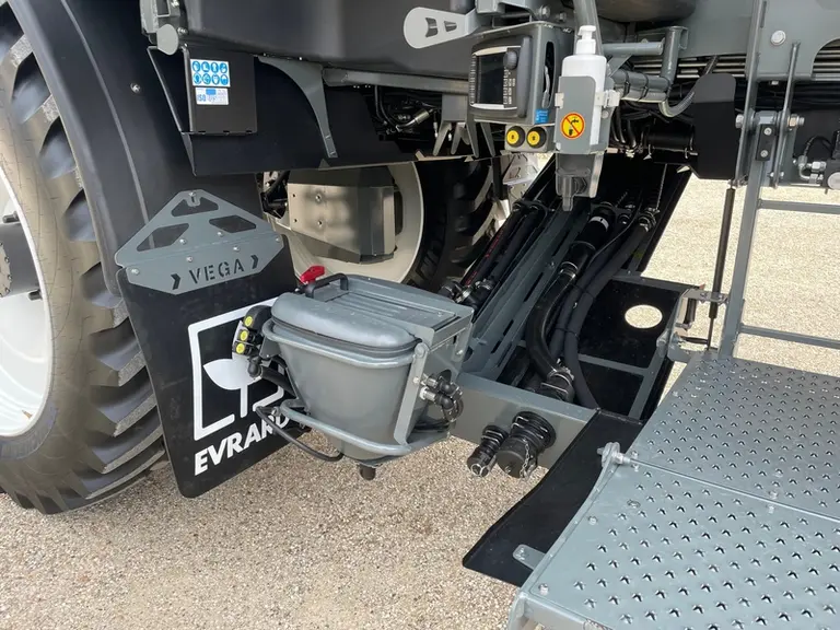 <em class="placeholder">Bac d'incorporation de pulvérisateur automoteur Evrard Vega</em>