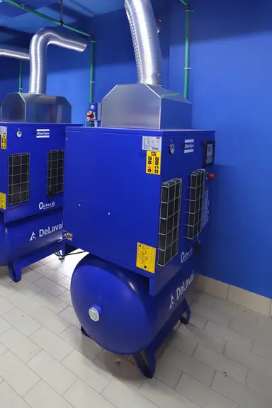 Compresseur DeLaval dans local de robot de traite