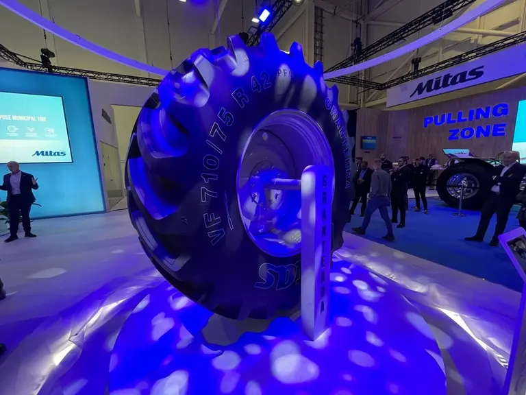 <em class="placeholder">Pneumatique Mitas Granterra présenté au salon Agritechnica 2025</em>