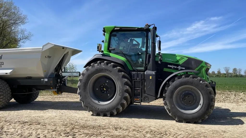 <em class="placeholder">Tracteurs Deutz-Fahr de la série 8 avec benne TP </em>