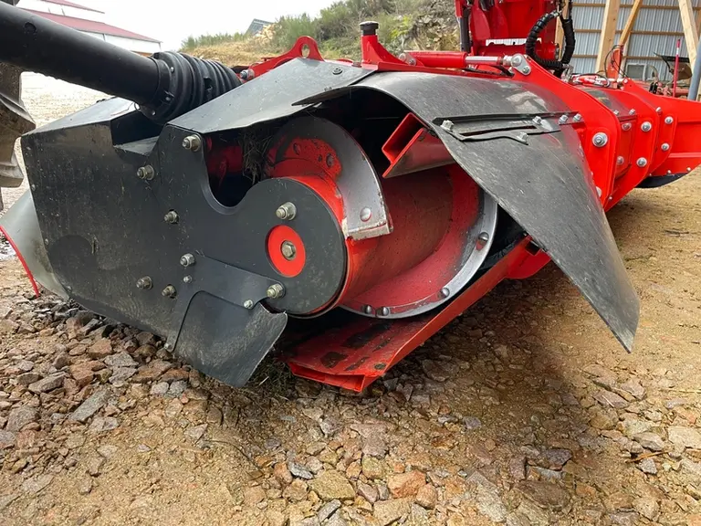 <em class="placeholder">Combiné de fauche Kuhn GMD 9530 RV/FC 3125 DF attelé à un tracteur Case IH Puma 200</em>
