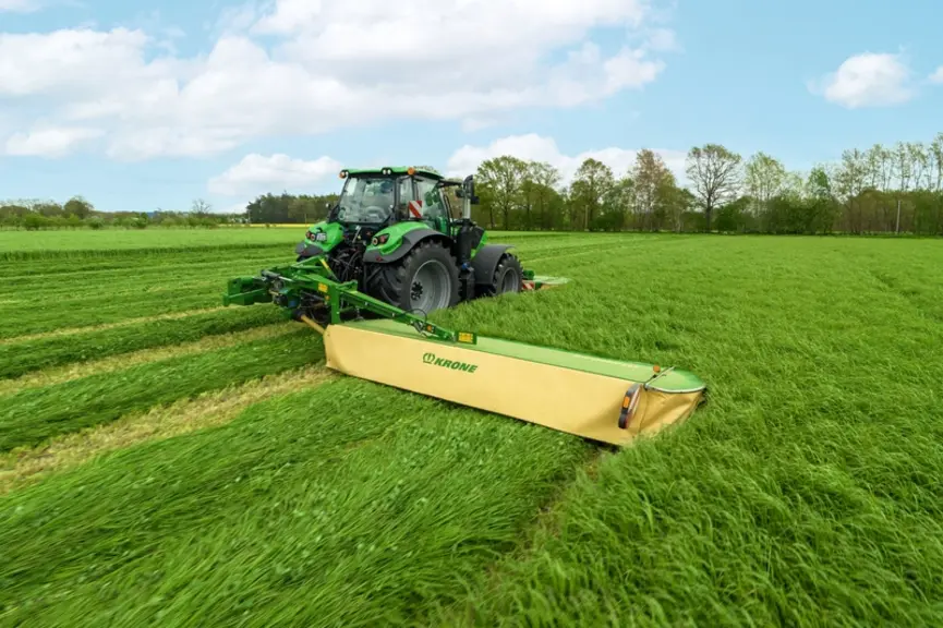 <em class="placeholder">Faucheuses frontale + latérale arrière avec tracteur Deutz-Fahr</em>