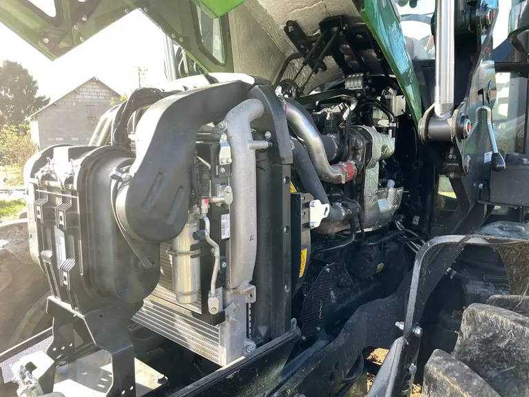 <em class="placeholder">Moteur du tracteur Deutz-Fahr 6135C MY25</em>