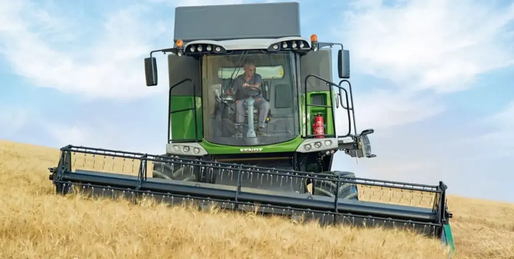 <em class="placeholder">Moissonneuse-batteuse Fendt conventionnelle à six secoueurs </em>