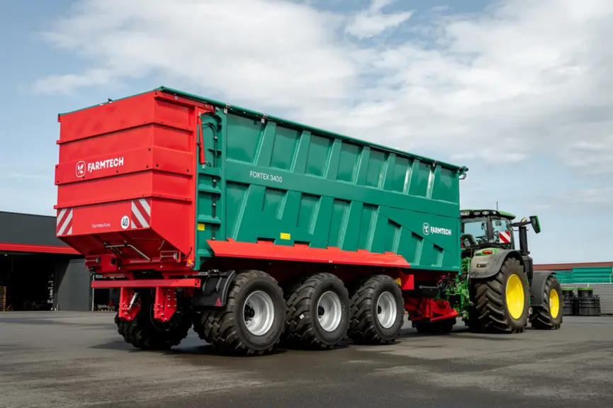 <em class="placeholder">Remorque à fond poussant Farmtech</em>