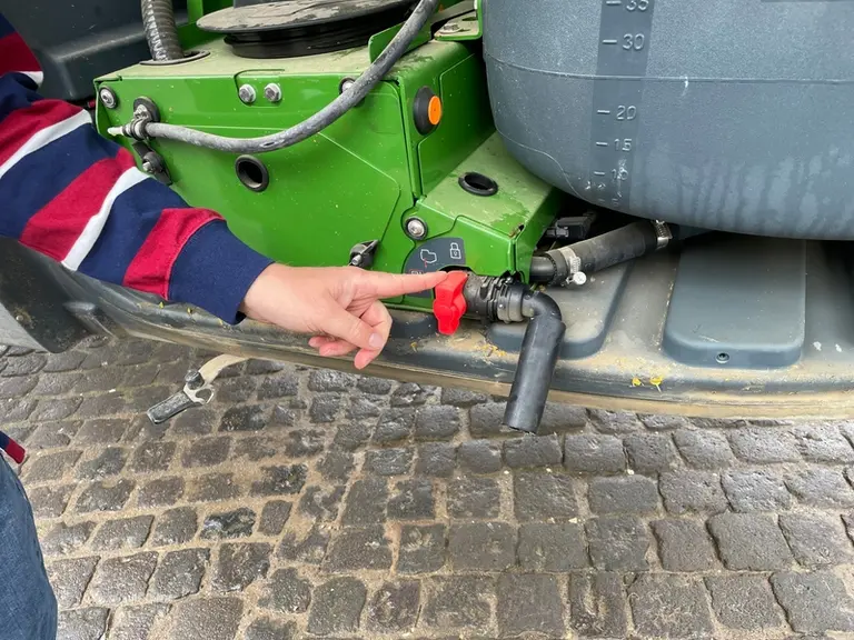 <em class="placeholder">Vanne du système DirectInject d'Amazon permettant de remettre le produit phyto pur dans le bidon</em>