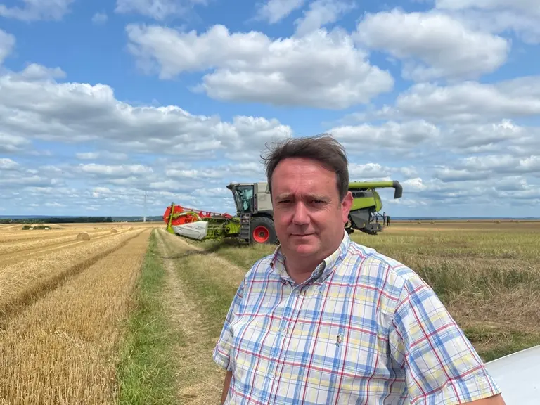 Damien Salley, agriculteur et entrepreneur de travaux agricoles à Soignolles (Calvados)