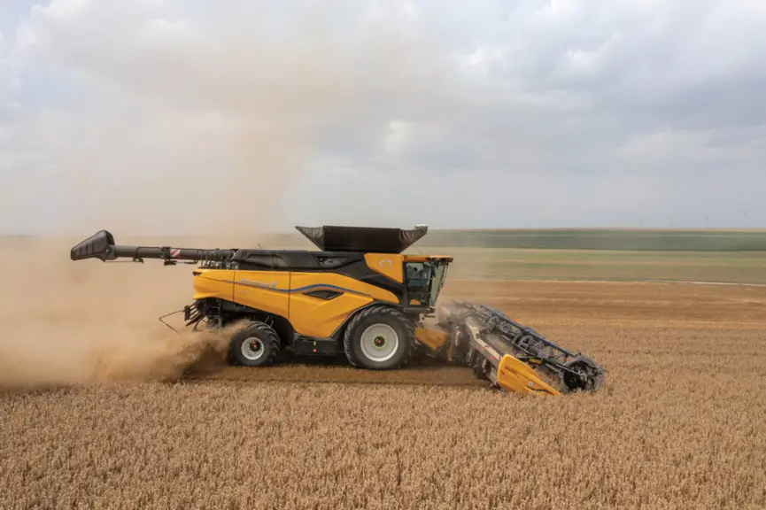 <em class="placeholder">Moissonneuse-batteuse New Holland CR11 avec pneumatiques de 2,32 mètres de diamètre.</em>