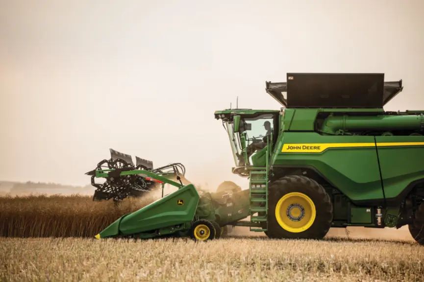 <em class="placeholder">Moissonneuse-batteuse John Deere à roues avec coupe articulée</em>