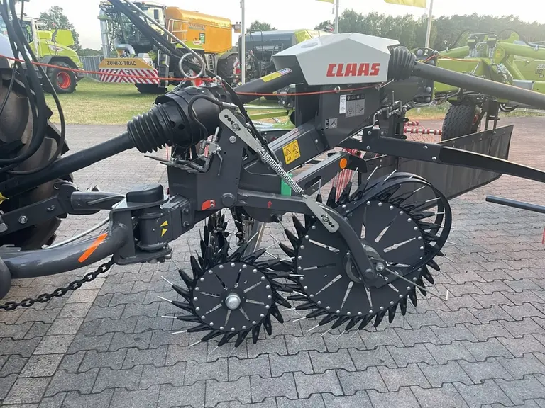 <em class="placeholder">Retourneur d'andain à petits soleils sur l’andaineur Liner à double rotor de Claas</em>