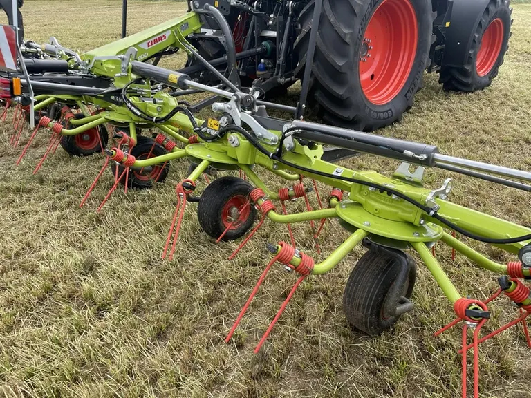 <em class="placeholder">Faneuses Volto de Claas de 6,60 à 10,80 m de large</em>