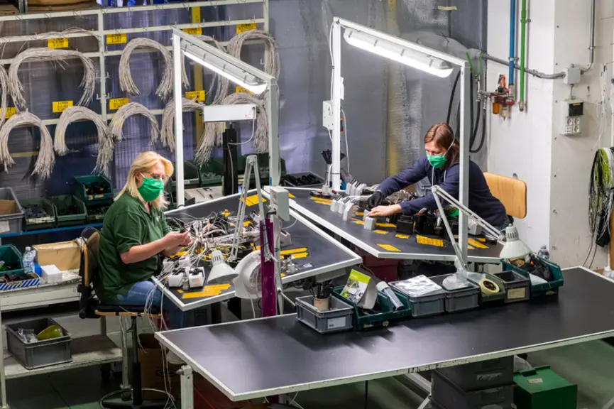 <em class="placeholder">Fabrication de faisceaux électriques dans l'usine Merlo de Cuneo en Italie</em>