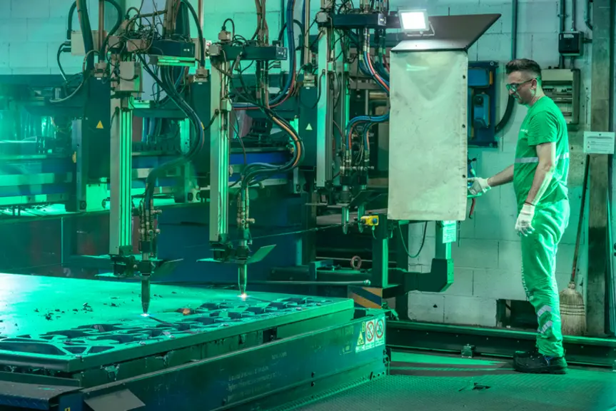 <em class="placeholder">Table de découpe laser dans l'usine Merlo de Cuneo en Italie</em>