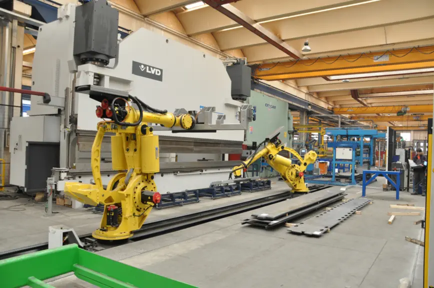 <em class="placeholder">Presse plieuse dans l'usine Merlo de Cuneo en Italie</em>