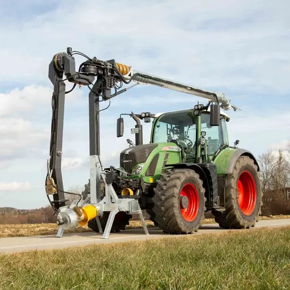 <em class="placeholder">Bras de chargement de tonne à lisier frontal Fliegl</em>