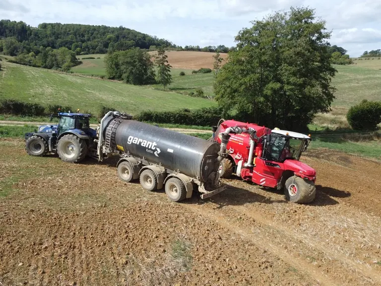 <em class="placeholder">Automoteur Vervaet Hydro Trike et tonne de transfert de lisier Garant Kotte avec tracteur New Holland T7 Blue Power</em>