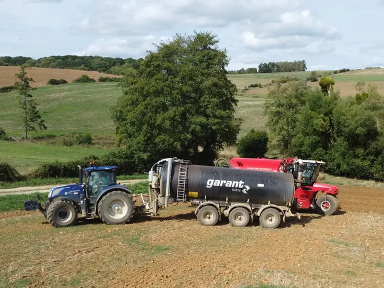 <em class="placeholder">Automoteur Vervaet Hydro Trike et tonne de transfert de lisier Garant Kotte avec tracteur New Holland T7 Blue Power</em>