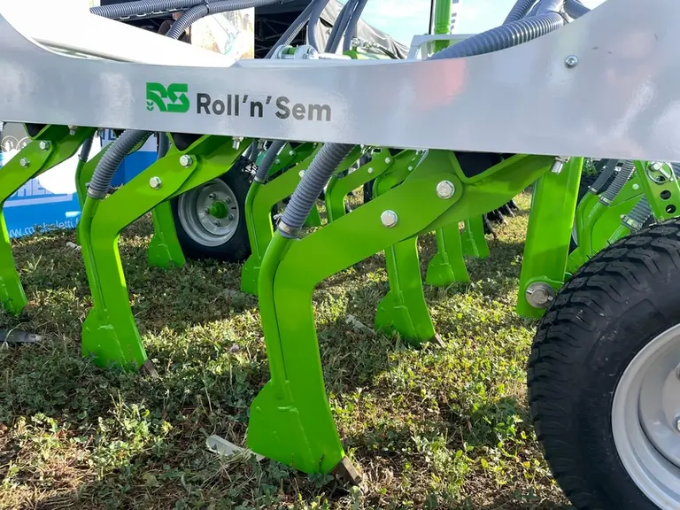 <em class="placeholder">Dent de la rampe de semis de 6 m de large présenté à Innov-Agri Grand Sud-Ouest 2026 par Roll'N'Sem</em>