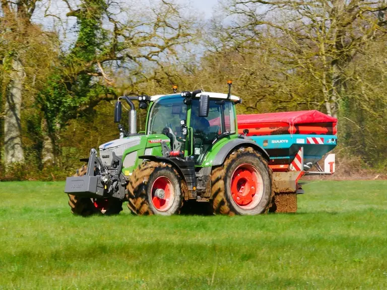<em class="placeholder">tracteur Fendt 516 VarioDrive Gen4.</em>
