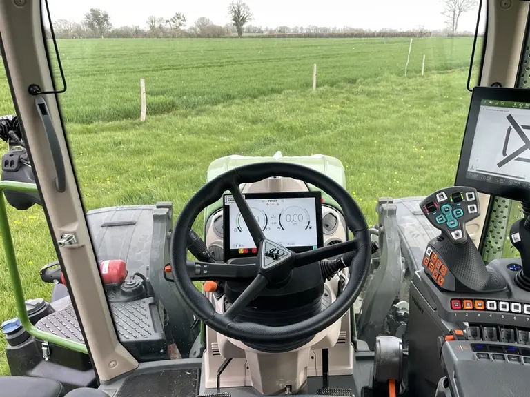 <em class="placeholder">tracteur Fendt 516 VarioDrive Gen4.</em>
