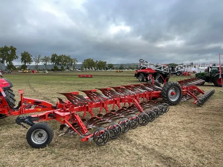 Charrue semi-portée Kuhn Multi-Challenger XT.