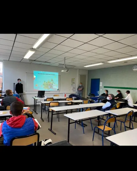 Adrien Vermeersch et Denis Porte ont échangé, en classe, au lycée agricole de Durdat-Larequille.