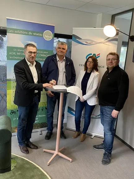 De gauche à droite : François Berthomier, Vice-Président de la Caisse Régionale du Crédit Agricole Centre France, Christophe Jardoux Président FNSEA d
