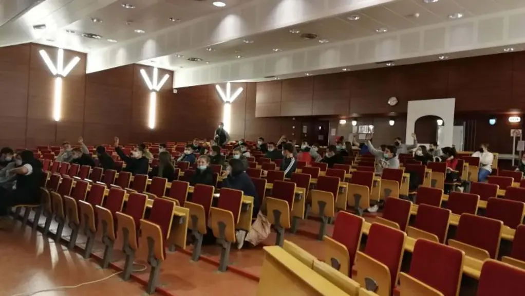 Les 48 jeunes étudiants avaient de nombreuses questions à poser.